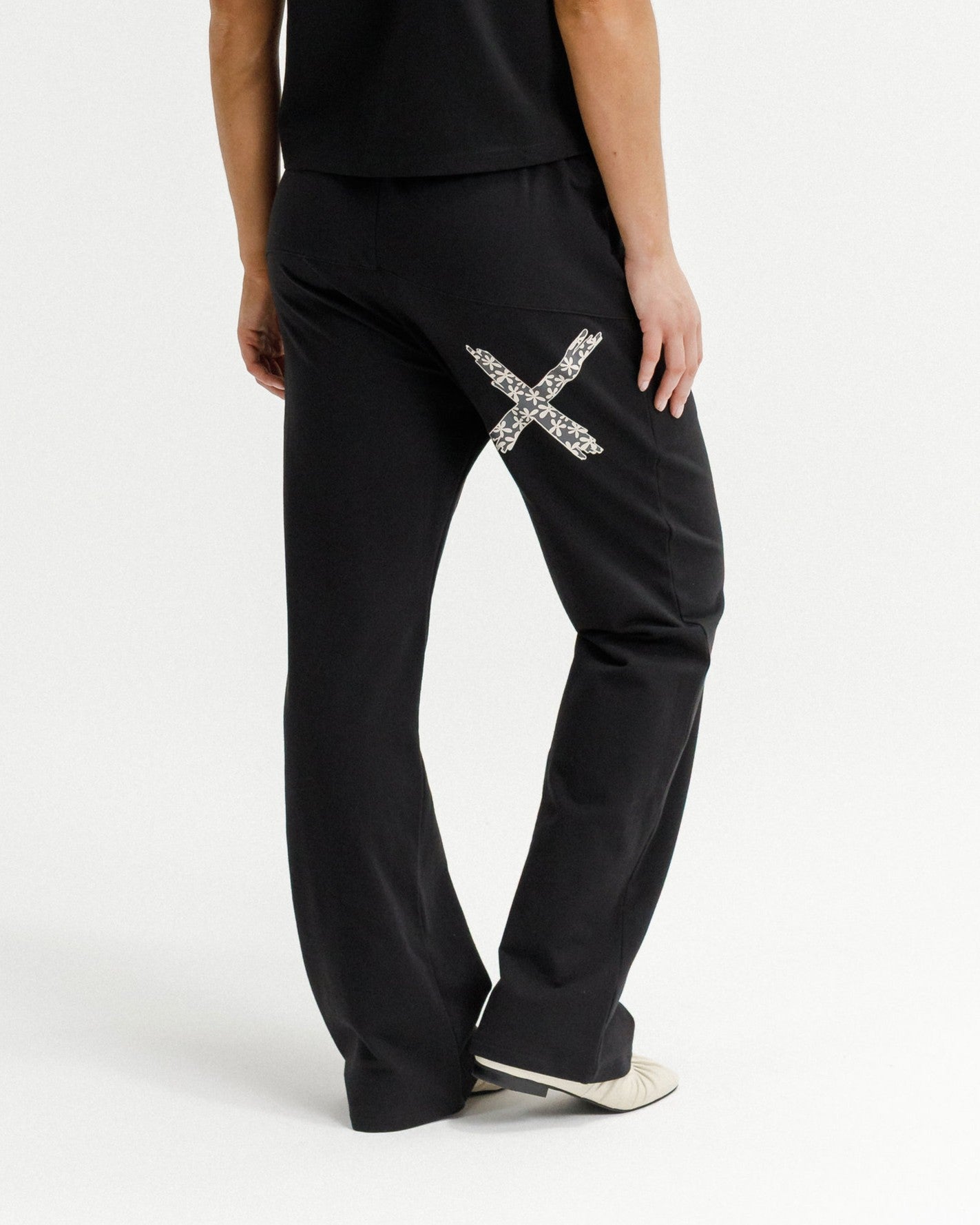 Avenue Pant - Graphite Daisy X