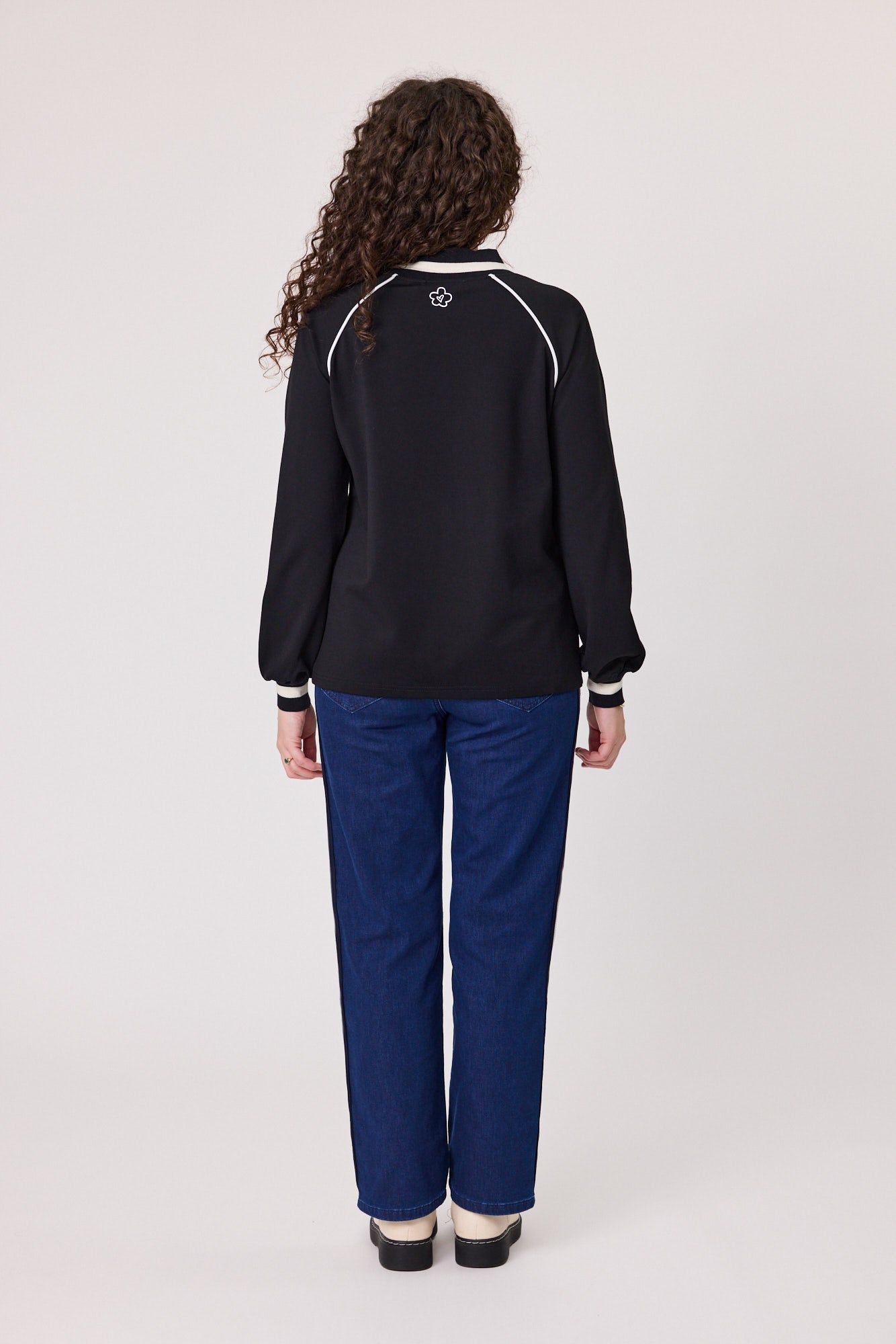 Daisy V Neck Sweatshirt