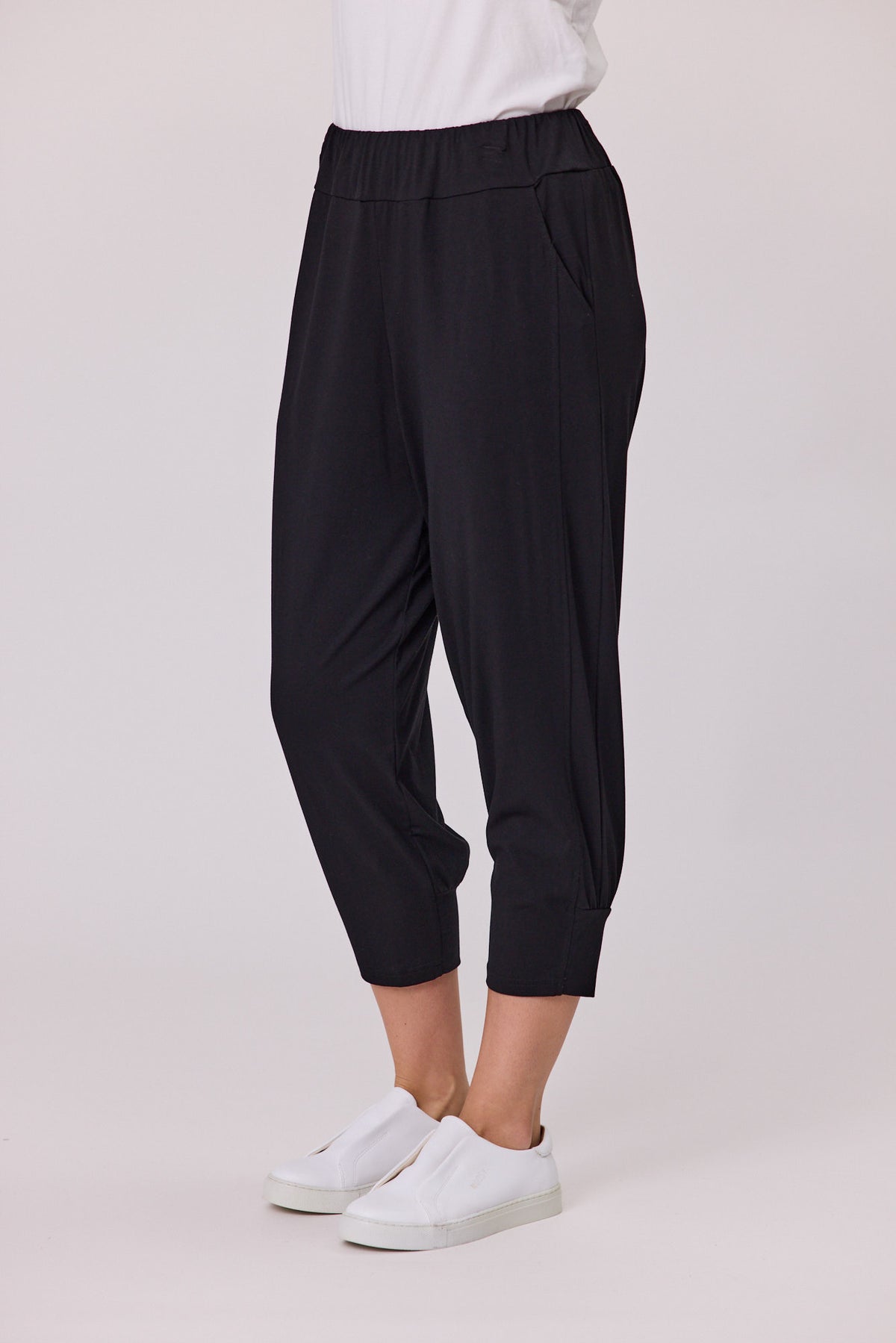 Ease Side Panel Knit Pant Black