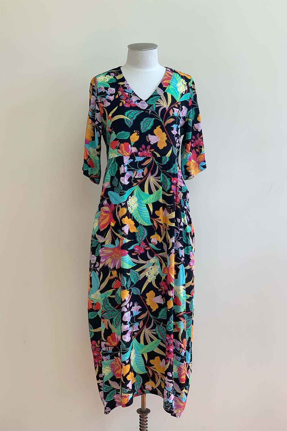 Bittermoon - Carly Dress - Tropical Pattern 100% Rayon Light Non Stretch Fabric 1 x 12 left