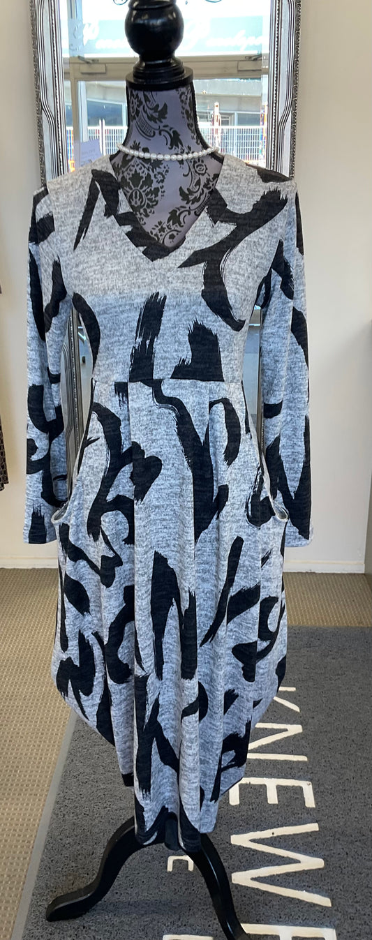 Carly Dress in Grey Marle/Black Pattern