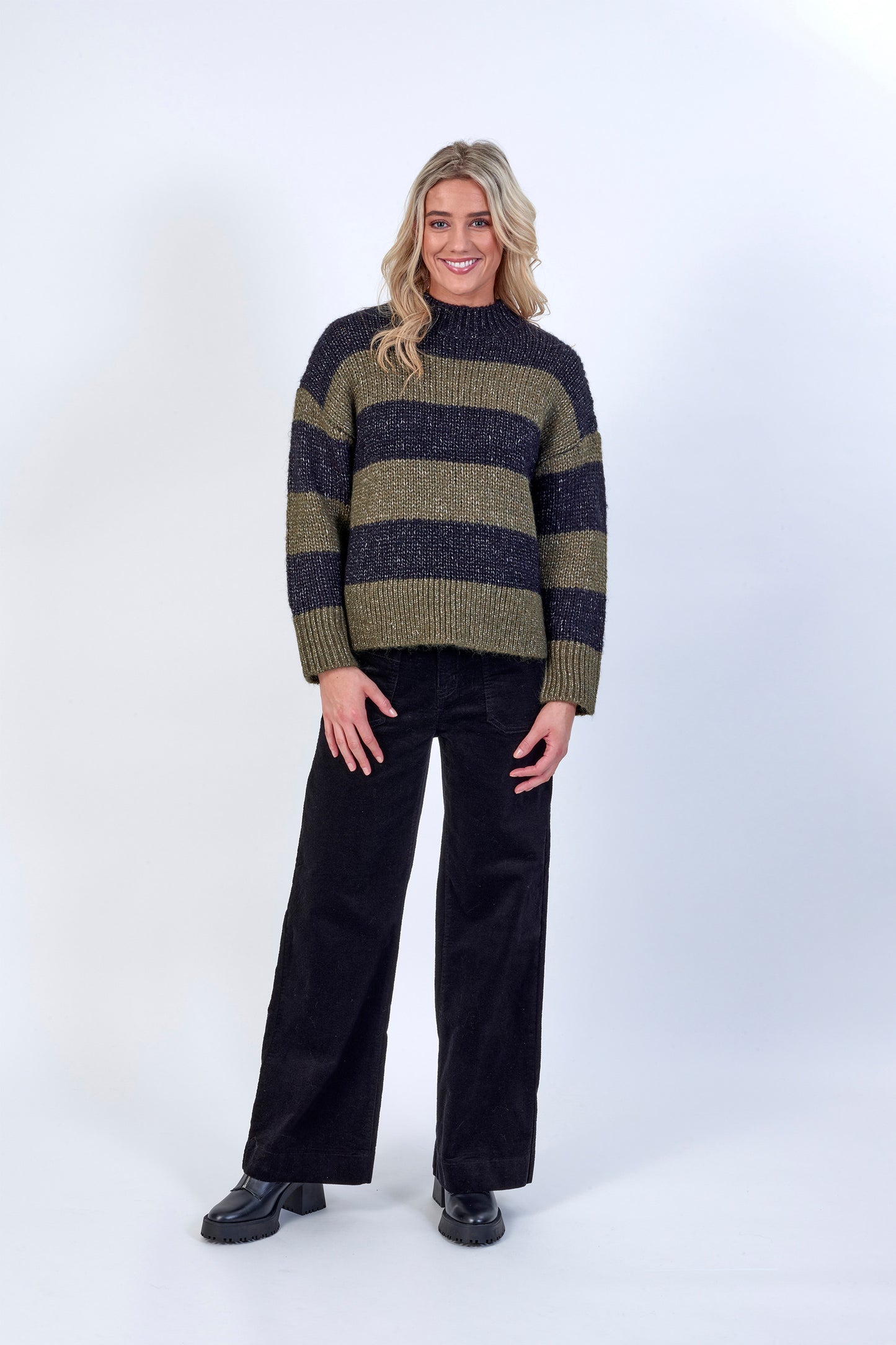 Knewe - Alexa Sweater - K2025 - Khaki/Black - INSTORE