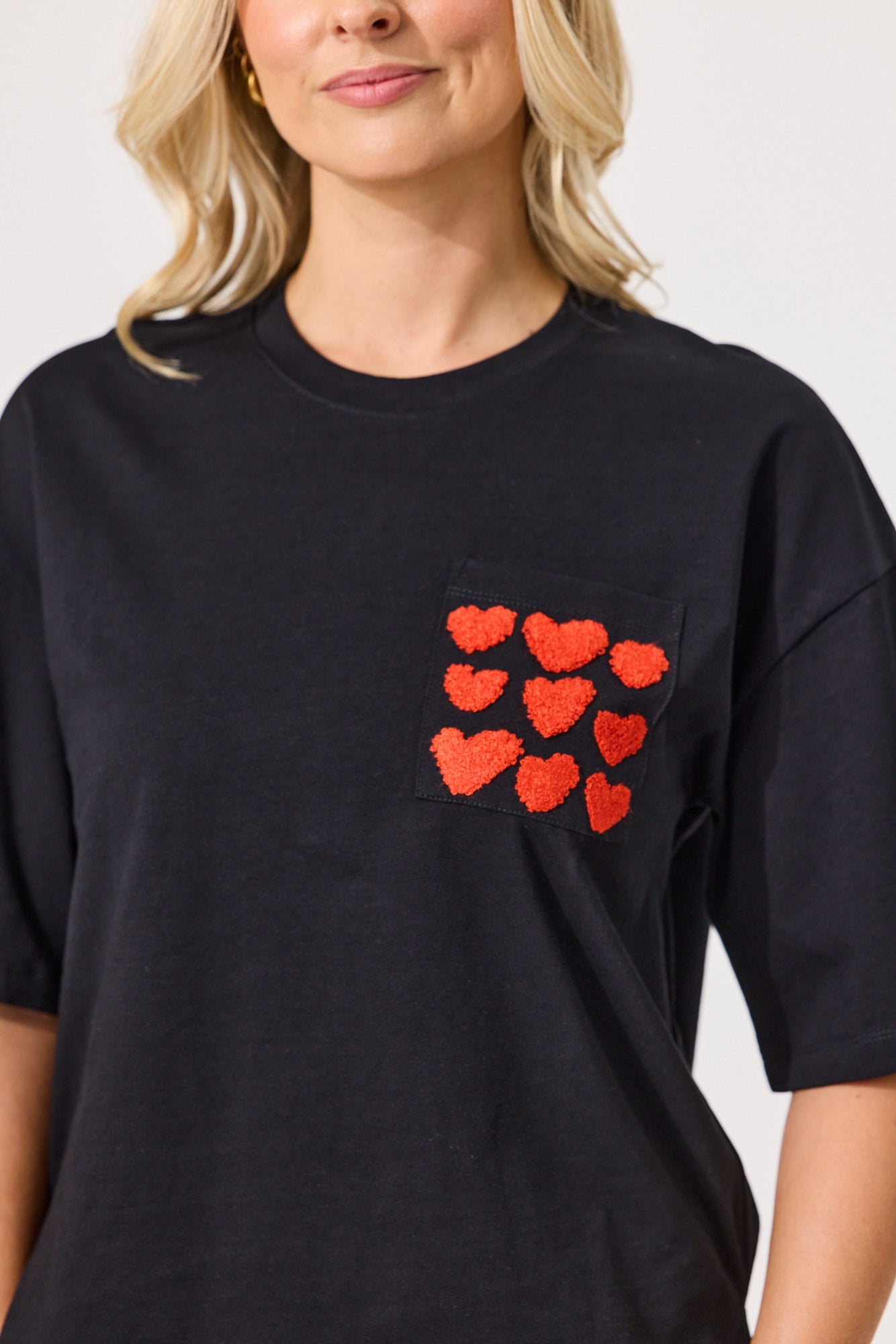 Amor Tee