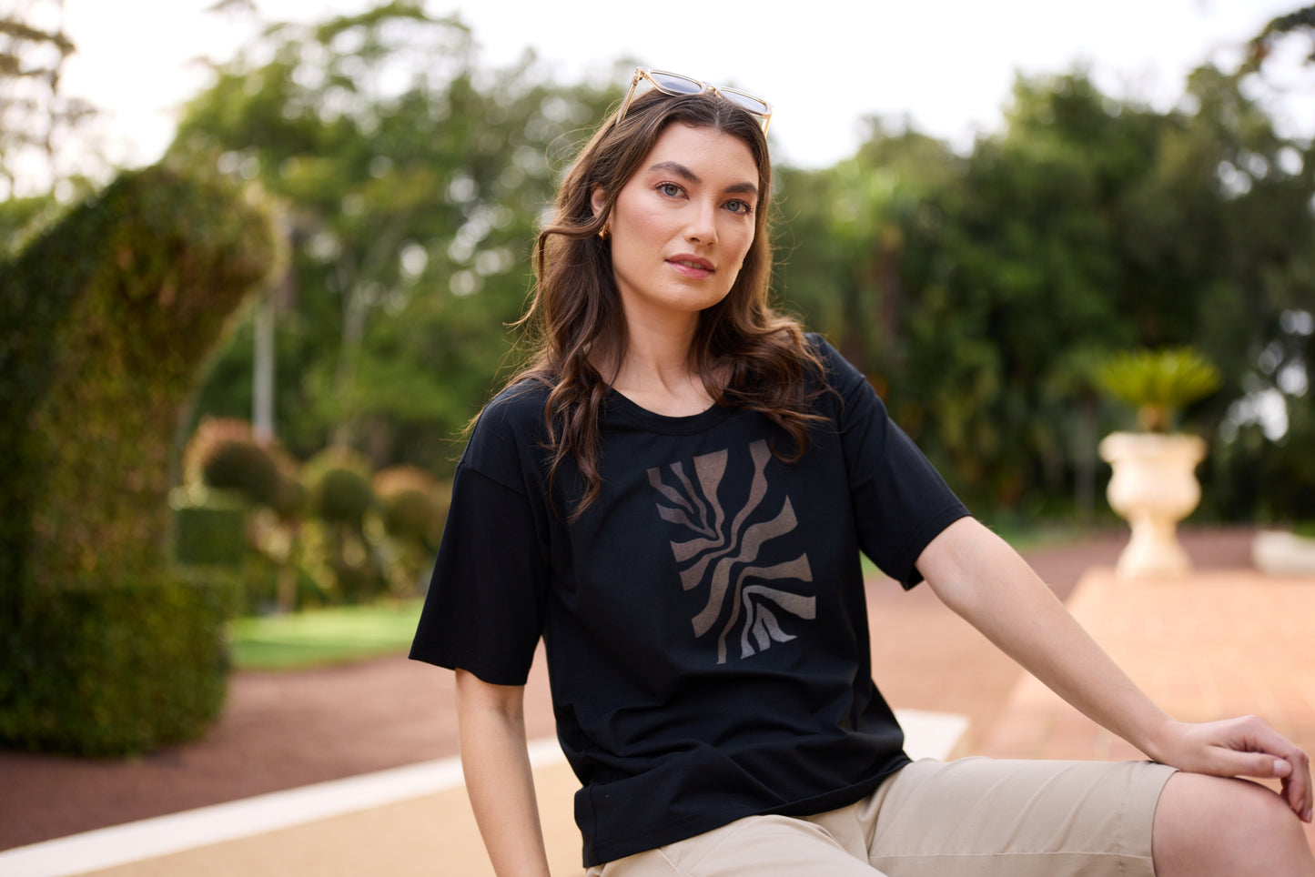 Noire Tee - Due Aug/Sept