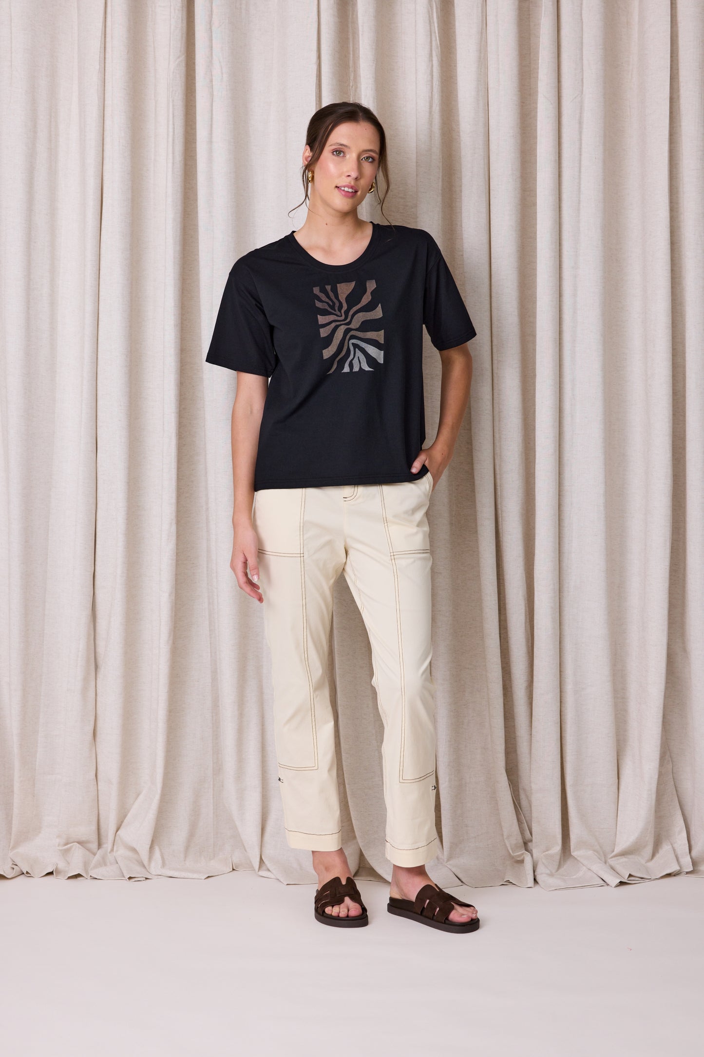 Noire Tee - Due Aug/Sept