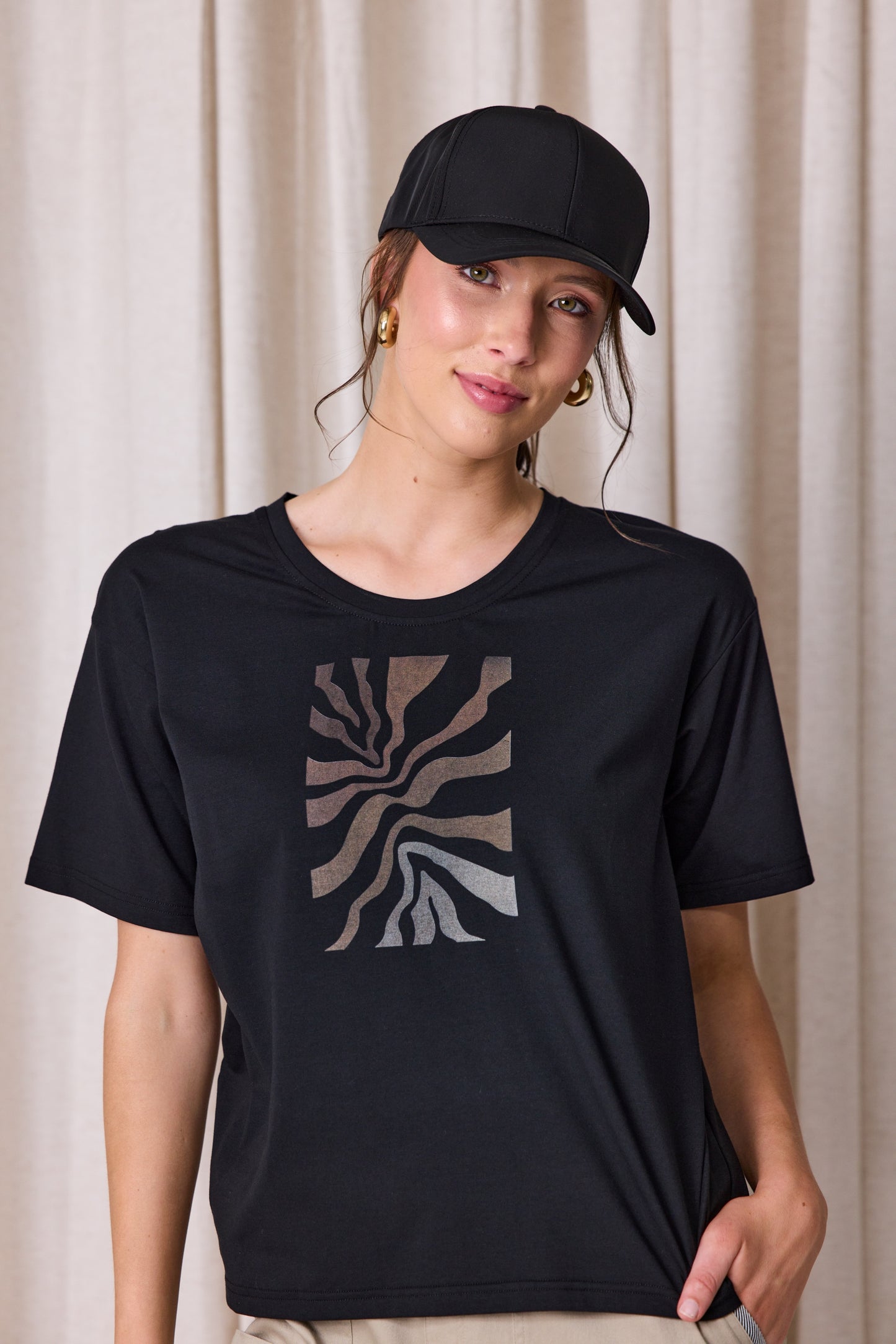 Noire Tee - Due Aug/Sept