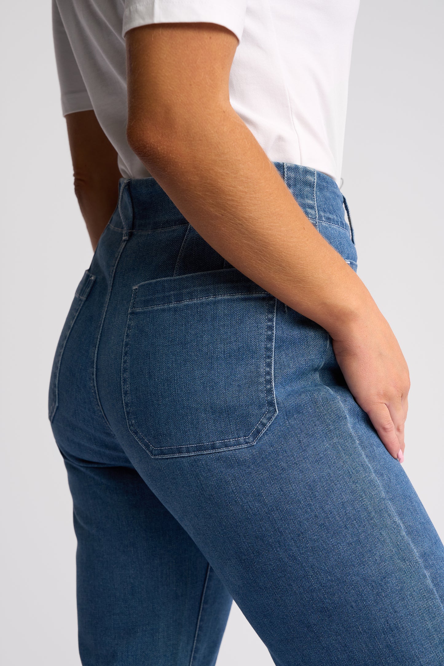 5995A - Daily Jean Ankle Grazer - Blue Hue
