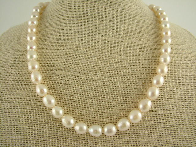 Oval Freshwater Pearl Neecklace - PL0071