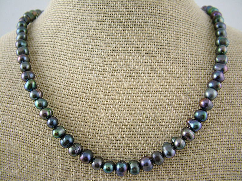 Black Round Freshwater Pearl Necklace. - PL0195